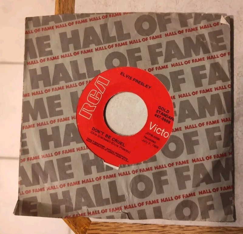 ELVIS PRESLEY Hound Dog on RCA red label rock 45,And Don't Be Cruel,Side 2
