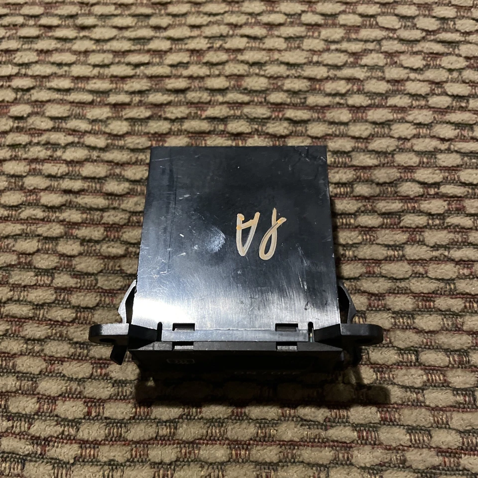 1991 - 1995 年普利茅斯 Acclaim 后除霜开关控制按钮 4373171 原始设备制造商 — 第 2/4 张图片