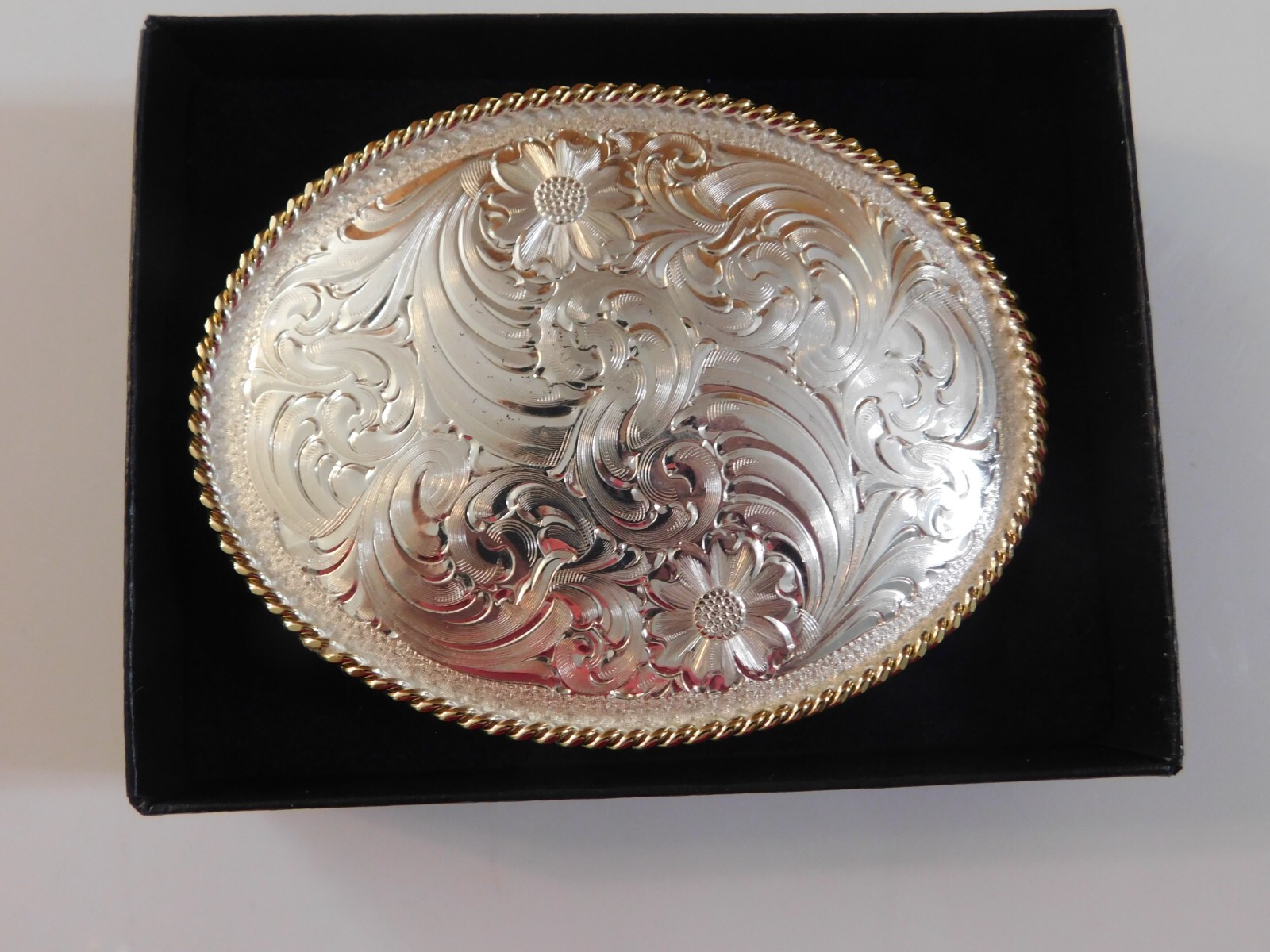 MONTANA SILVERSMITH SILVER TONE & GOLD TRIM BELT BUCKLE #0254 ENGRAVED SWIRLS