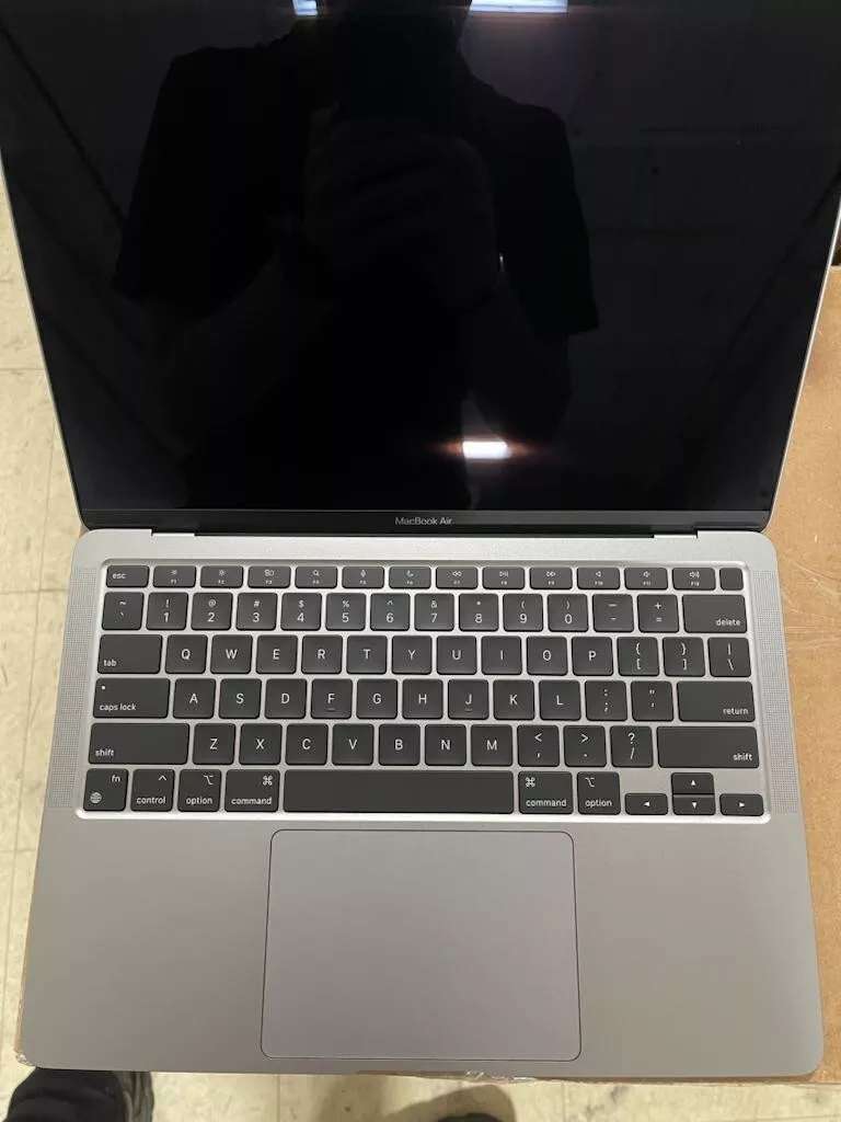 Apple MacBook Air A2179 (2020) Laptop 13