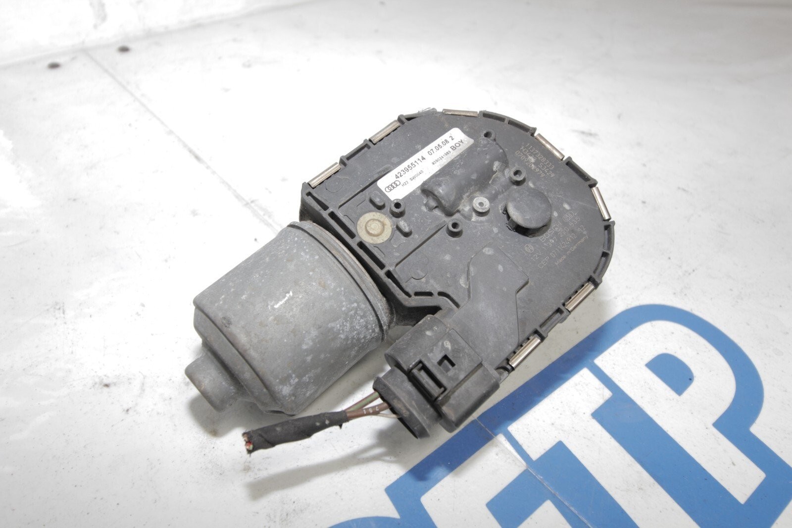 Audi R8 2008-2013 Windshield wiper motor P/N 423955114