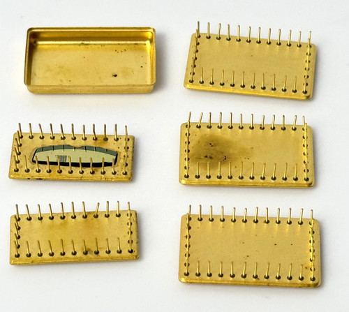 Vtg Gold Plate Hermetic Elec Mem Blocks 34/28 Pin Ceramic Hybrid Modules w/Cover