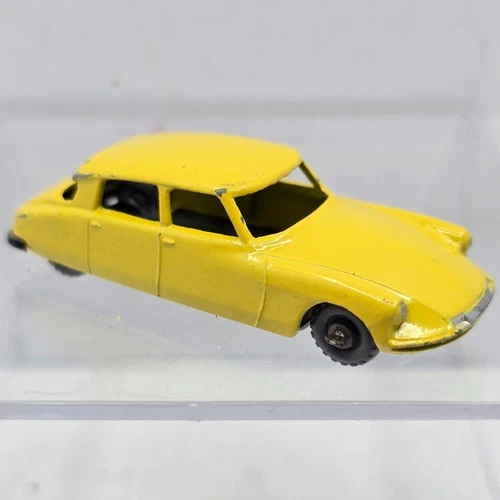 Lesney Matchbox No. 66 CITROEN D.S. 19 Yellow Car Vehicle Shark Design Toy