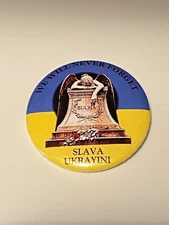 We Will Never Forget, Slava Ukrayini political cause pin