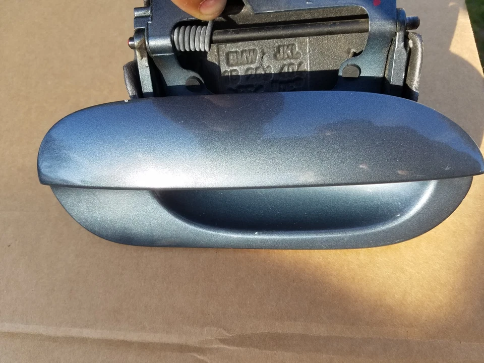 1995 TO 2001 BMW E38 740iL 740i 750i DRIVER PASSENGER BLUE EXTERIOR DOOR HANDLE - Image 3 of 4