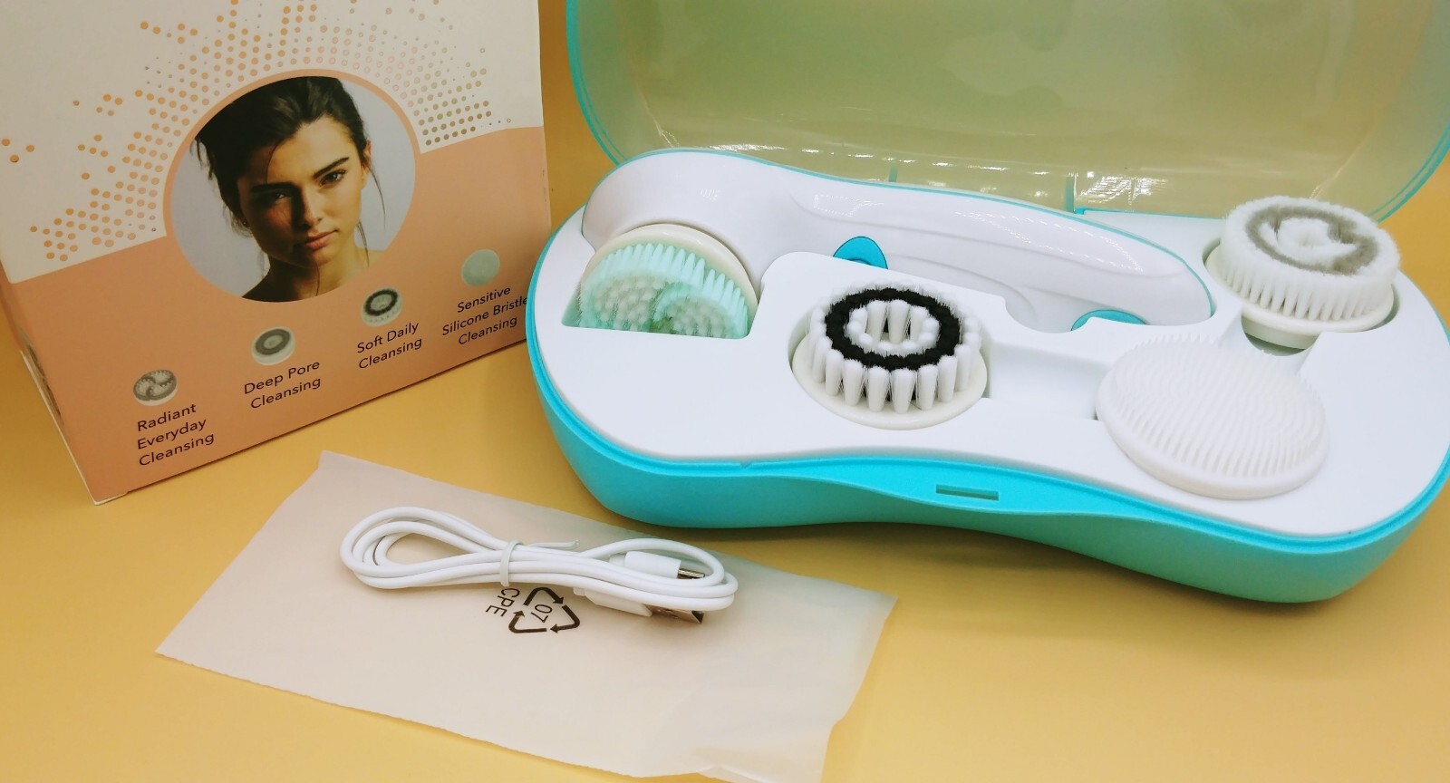 Glossmetics Luxe 4 in 1 Sonic Facial Cleansing & Exfoliating Set  