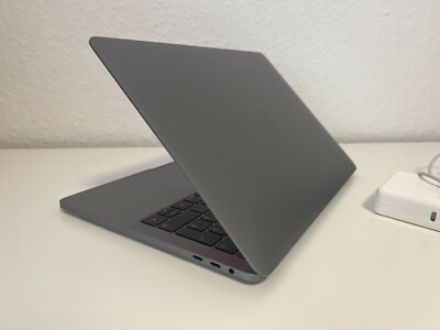 Apple MacBook Pro 13 Retina Intel i5 8Gb  512Gb + Touch Bar