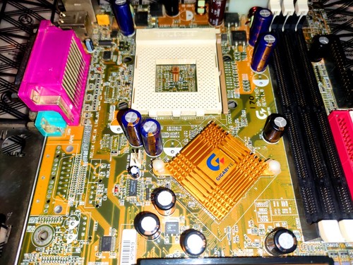 Gigabyte GA-7IXEH VIA KT133E Socket 462 Motherboard - Picture 13 of 13