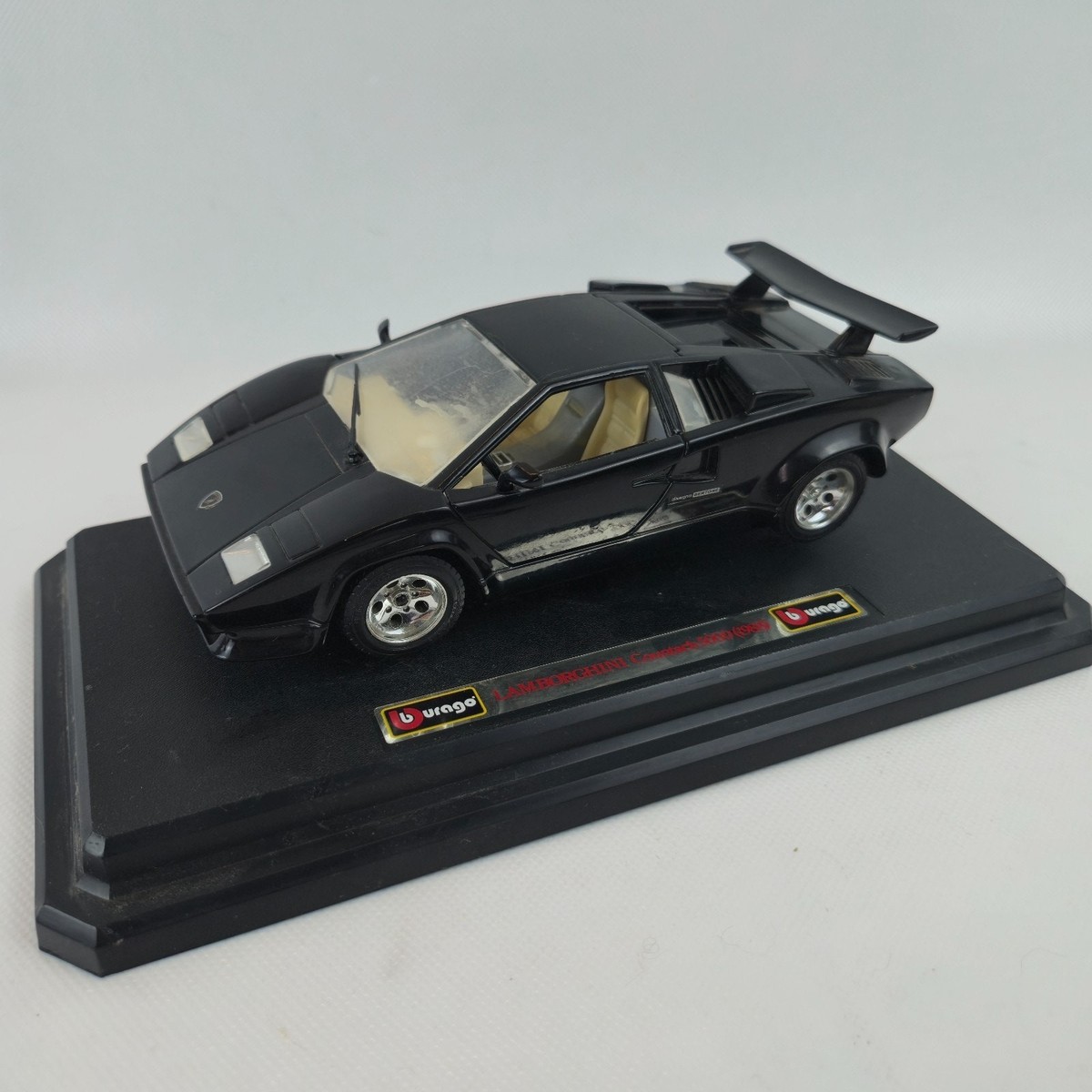 1988 Lamborghini Countach Black 1:24 Scale Bburago Diecast Model