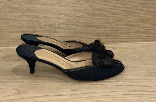 CHANEL DARK WASH DENIM BLUME LOGO DETAILS SANDALEN RUTSCHEN Gr. 38M MADE IN ITALY - Bild 1 von 21