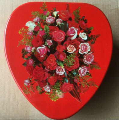 SAMMLER alte leere Dose Blechdose Tchibo rot Rosen Herzform ca. 60er Jahre