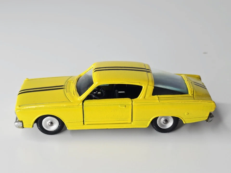 Sabra Gamda Koor - Plymouth Barracuda Amarillo #8114 - Escala 1:43 - Mala pintura Foto 3 de 4