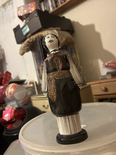 Leabos Figurine
