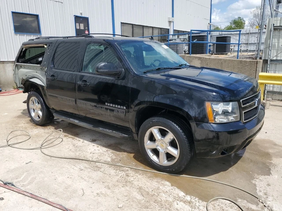 Used Rear HVAC Blower Motor fits: 2014 Chevrolet Suburban 1500 rear Rear Grade A - Image 4 of 4