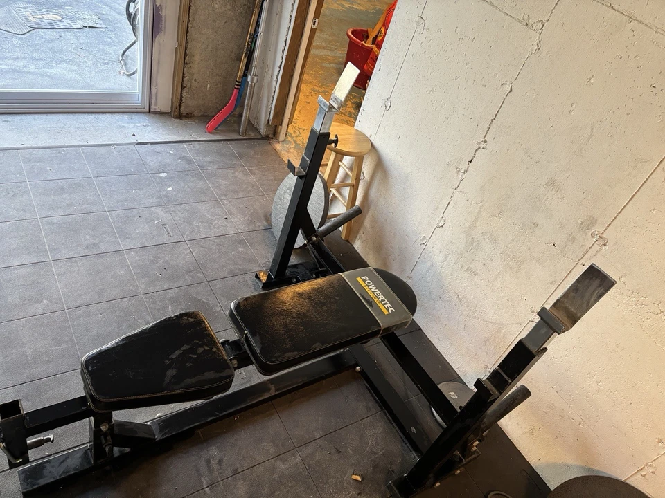 Powertec Strength Banco de Prensa de Banca Ajustable Olímpico, Usado, Recogida Local NY Foto 4 de 4