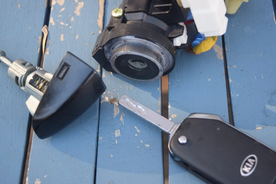 OEM 2019 2020 2021 KIA FORTE IGNITION SWITCH LOCK W/KEY CYLINDER - Image 4 of 4