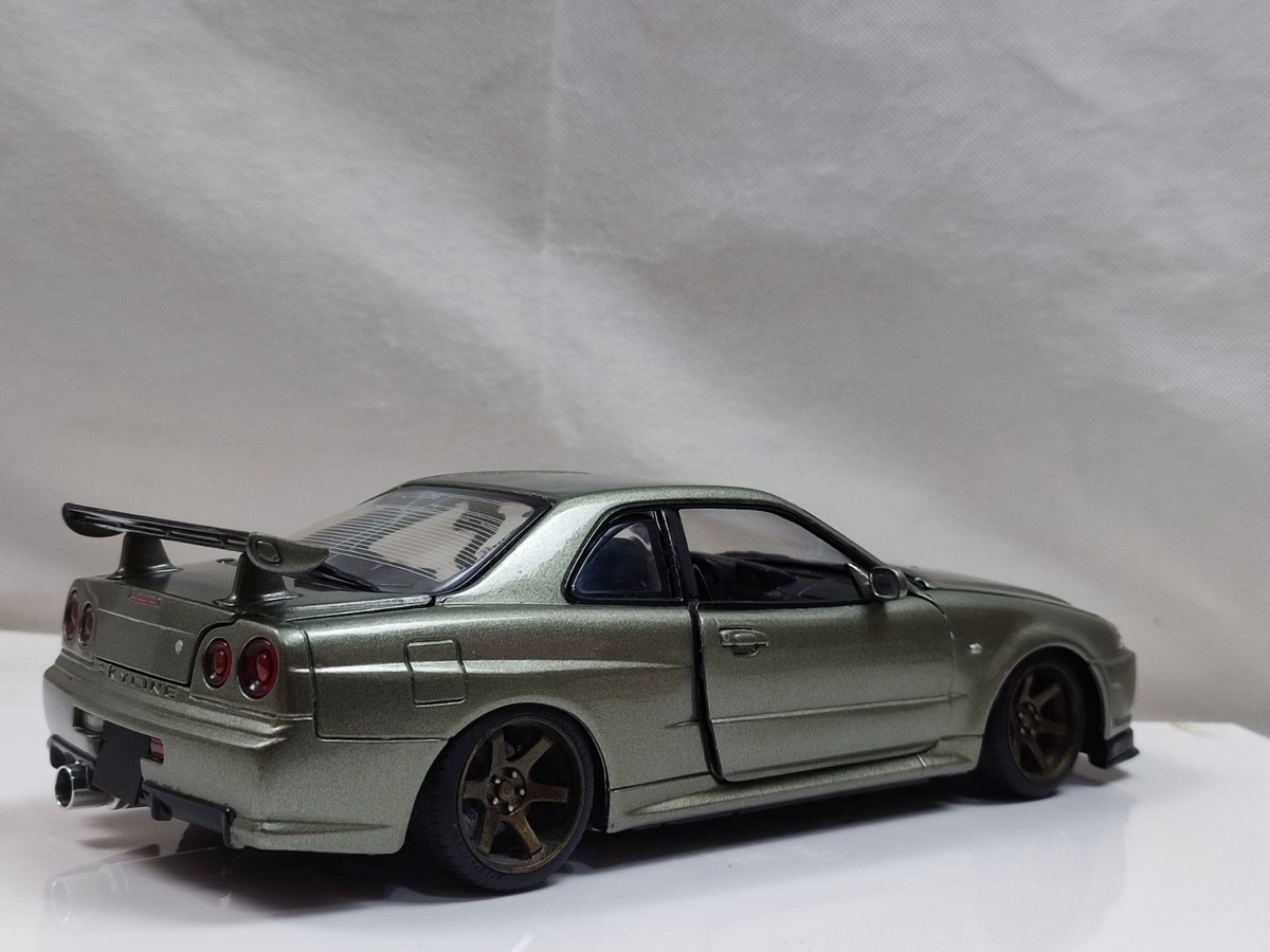Motormax 1/18 Nissan Skyline R34 GTR Millennium Jade Custom