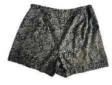 Ann Taylor Loft Black & White Hi Waist Side Zip Floral Shorts Size 4 Waist 27"