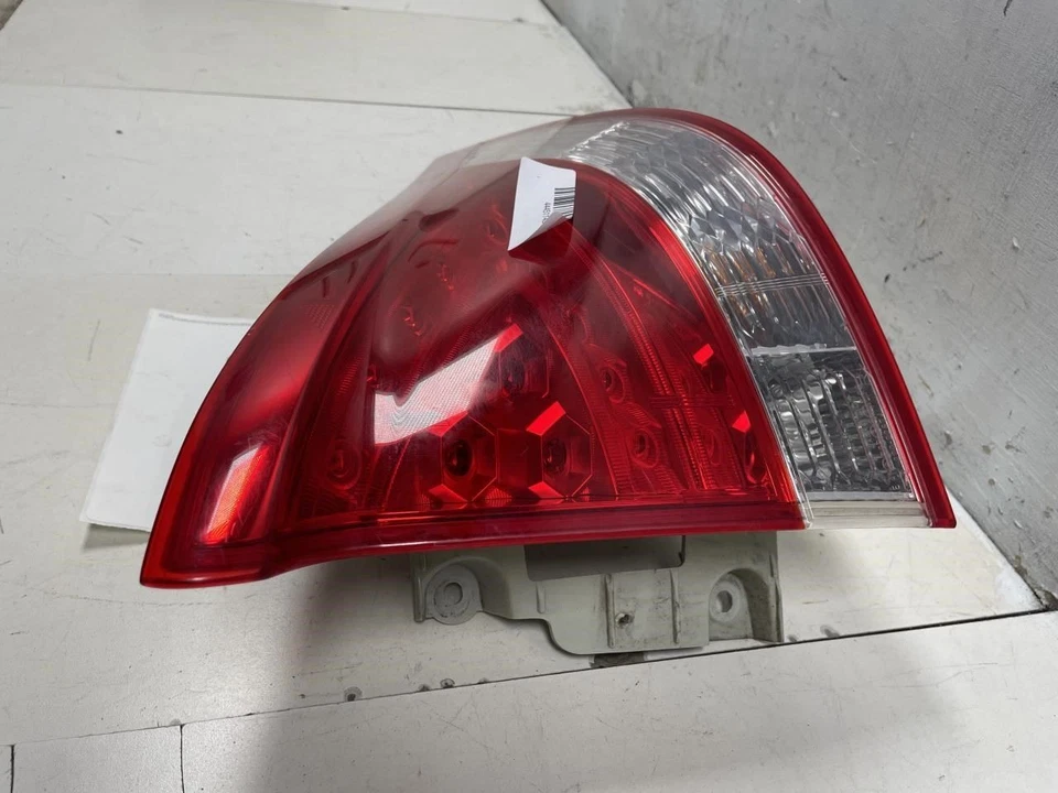 2010 HONDA INSIGHT HYBRID REAR RIGHT PASSENGER SIDE TAILLAMP TAILLIGHT OEM  - Image 3 of 4