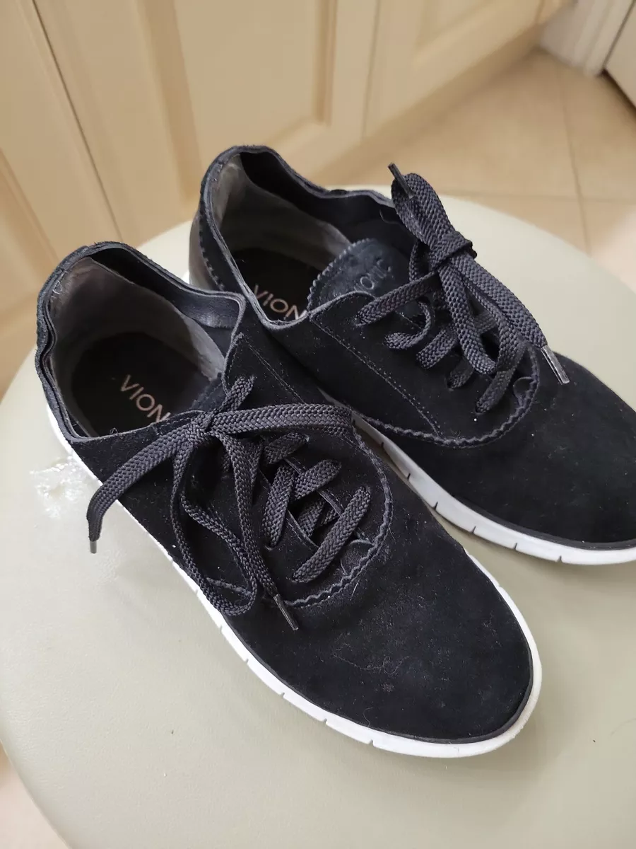 Vionic black sales tennis shoes