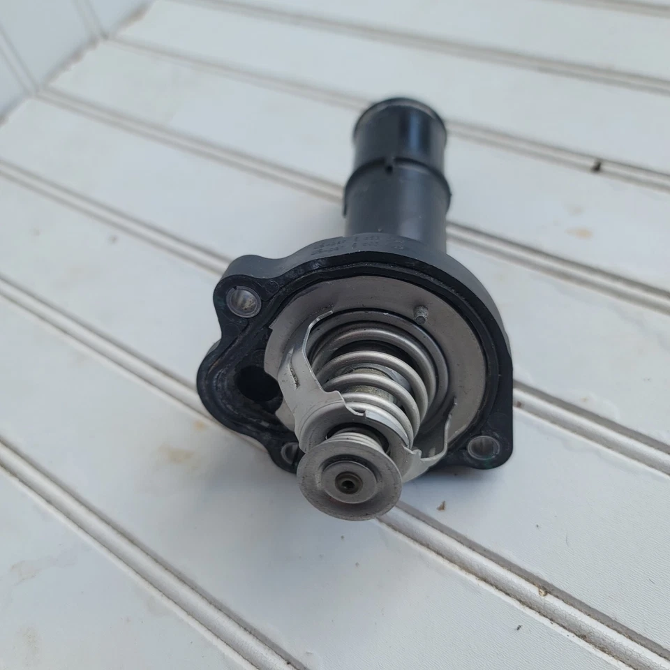 Lincoln MKC 2015-2018 2,0 L motor EcoBoost refrigeración refrigerante termostato carcasa OEM Foto 2 de 4