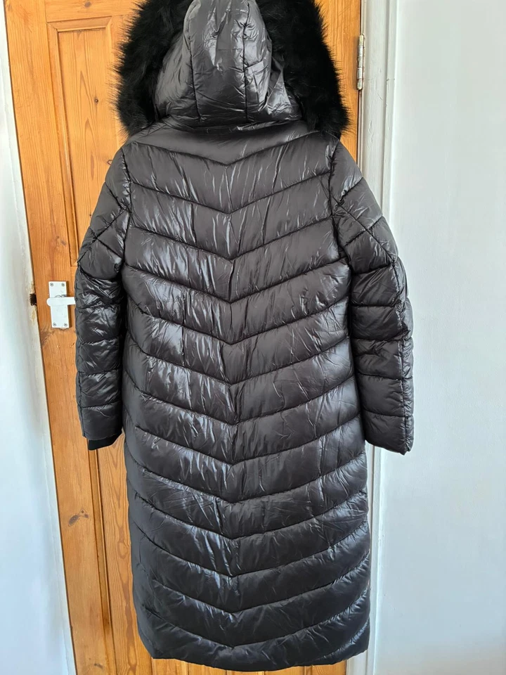 Guess long black coat puffer ladies size small - Image 2 of 4