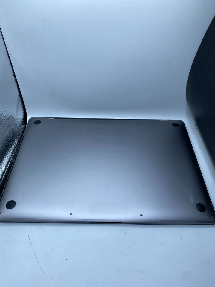 Apple MacBook Pro MPTR2LL/A i7-7700HQ 2,8 GHz 16 GB 256 GB - Ver descripción... Foto 4 de 4