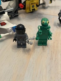 LEGO Set 5971 Space Police Gold Heist with 2 minifigures And Ship