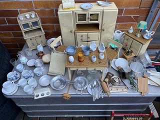 Lote de muebles de muñecas en miniatura