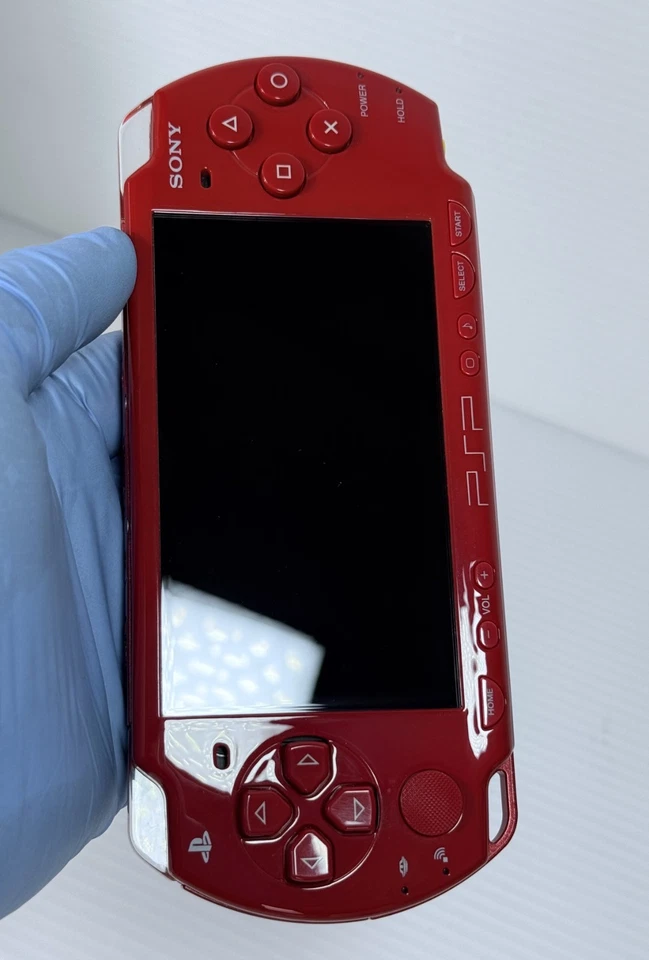 Console Sony PSP-2000 rosso intenso in scatola con 1 GB, custodia senza regio... - Immagine 4 di 4