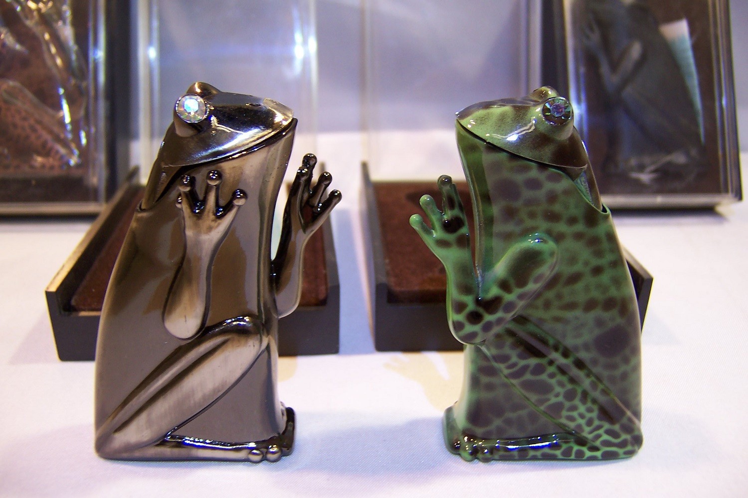 4pc FROG LIGHTERS VINTAGE LOT ELECTRONIC REFILLABLE BUTANE IN PLASTIC BOXES NEW