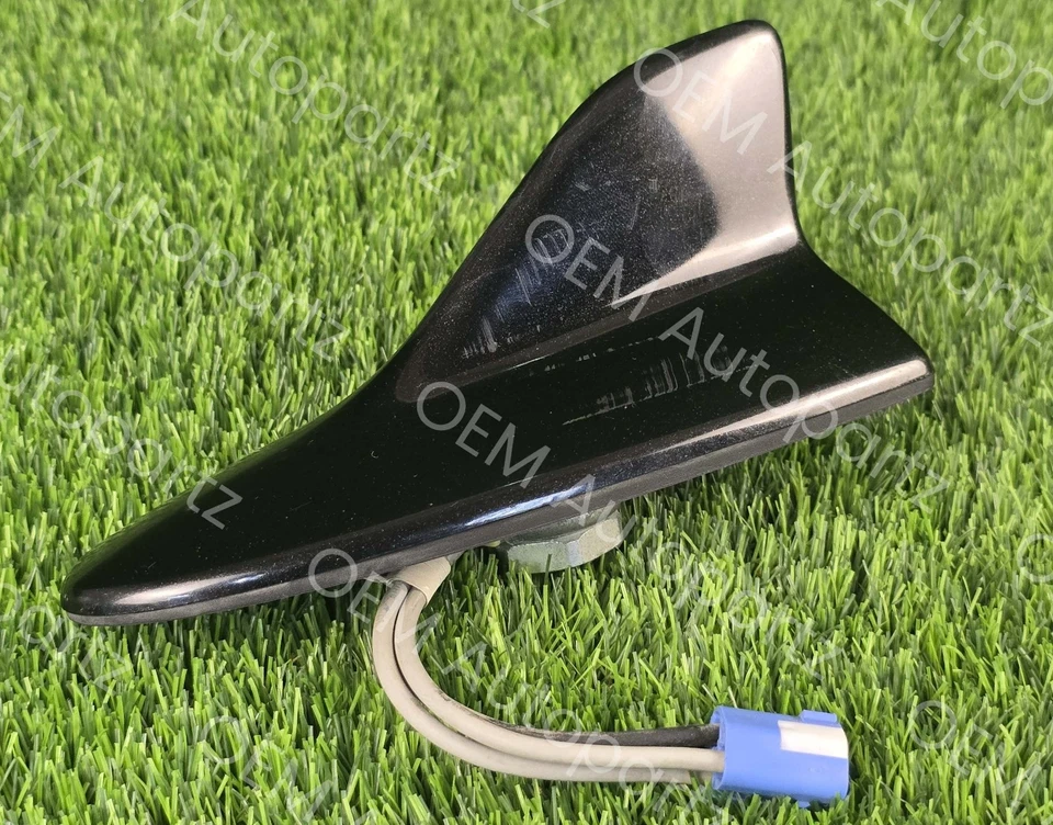 Lexus RX350 RX450H 2010-2014 Exterior Roof Top Shark Radio Antenna 86760-48050 - Image 3 of 4