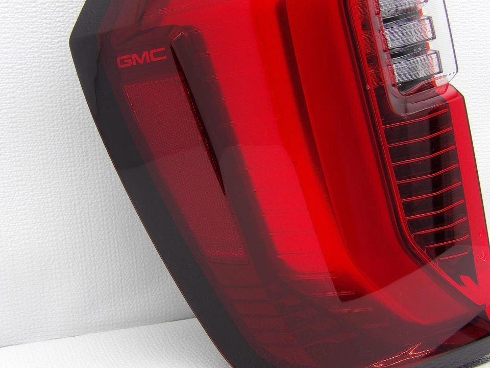 2025-2026 GMC Yukon Full LED Outer Tail Light Left/Driver LH OEM  85777735 Foto 3 de 4