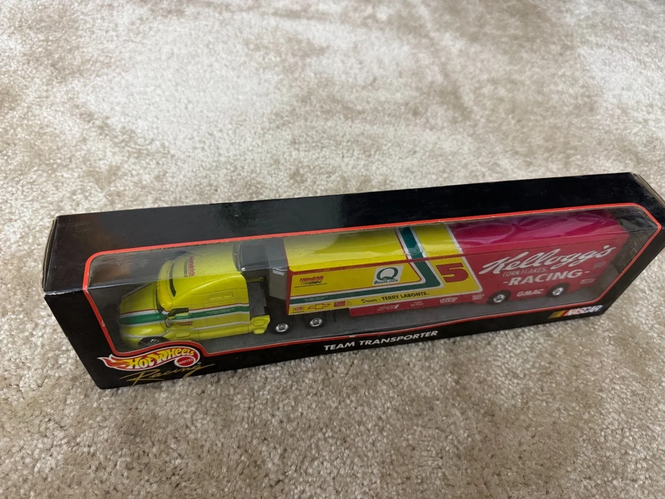 Hot Wheels Racing Team Transporter – Terry Labonte #5 Kellogg’s NASCAR Die-Cast - Image 2 of 4