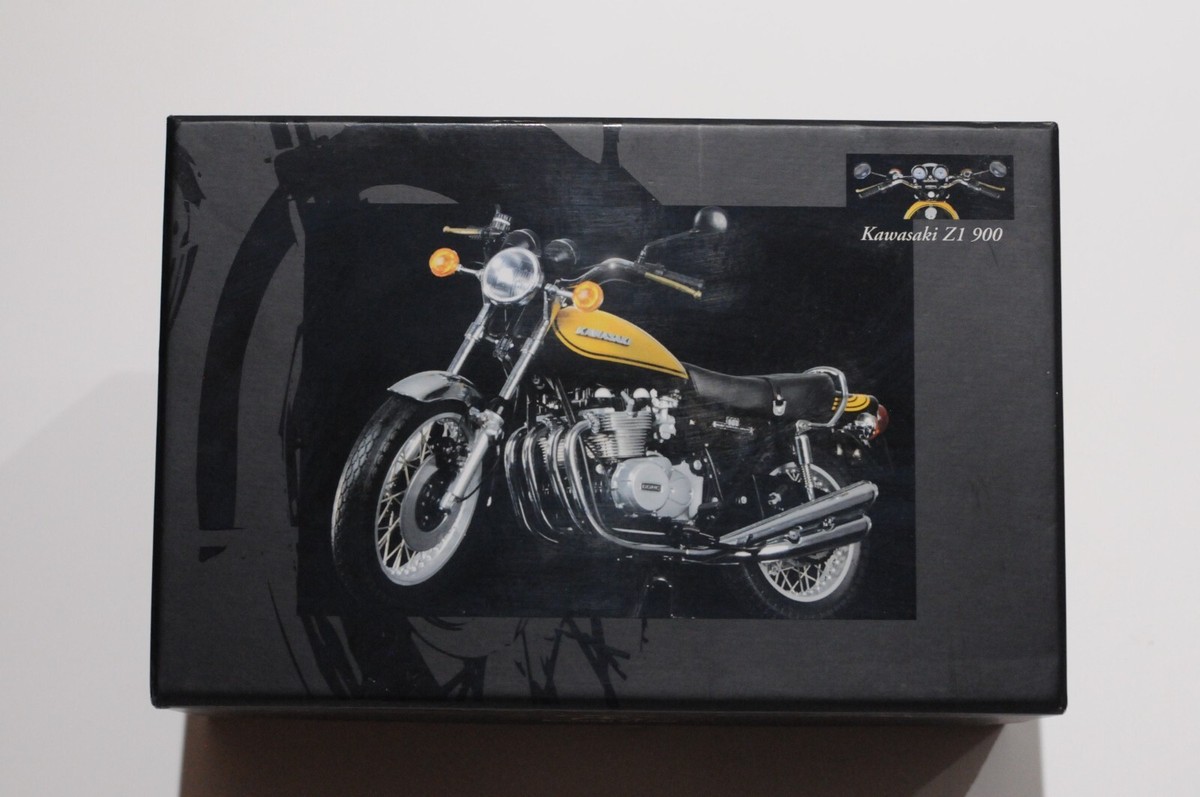 MINICHAMPS 1972 KAWASAKI Z1 900 COLOR CANDY GREEN/YELLOW MINICHAMPS 1972 KAWASAKI Z1 900 COLOR CANDY GREEN/YELLOW