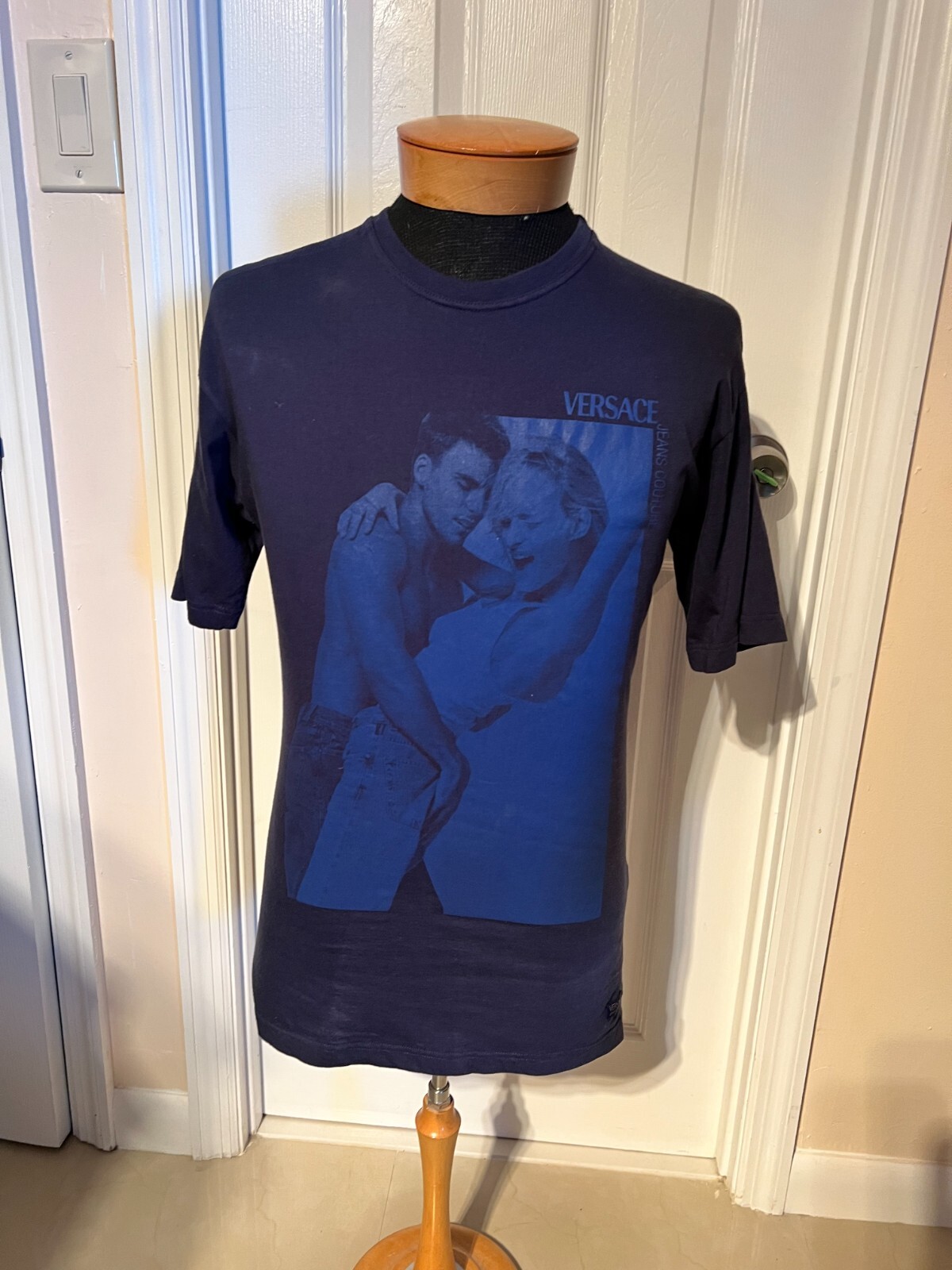 Auth. VERSACE Blue Signature Applique Tshirt sz M Gem