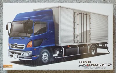 アオシマHINO Ranger High Roof Wing Van 1/32