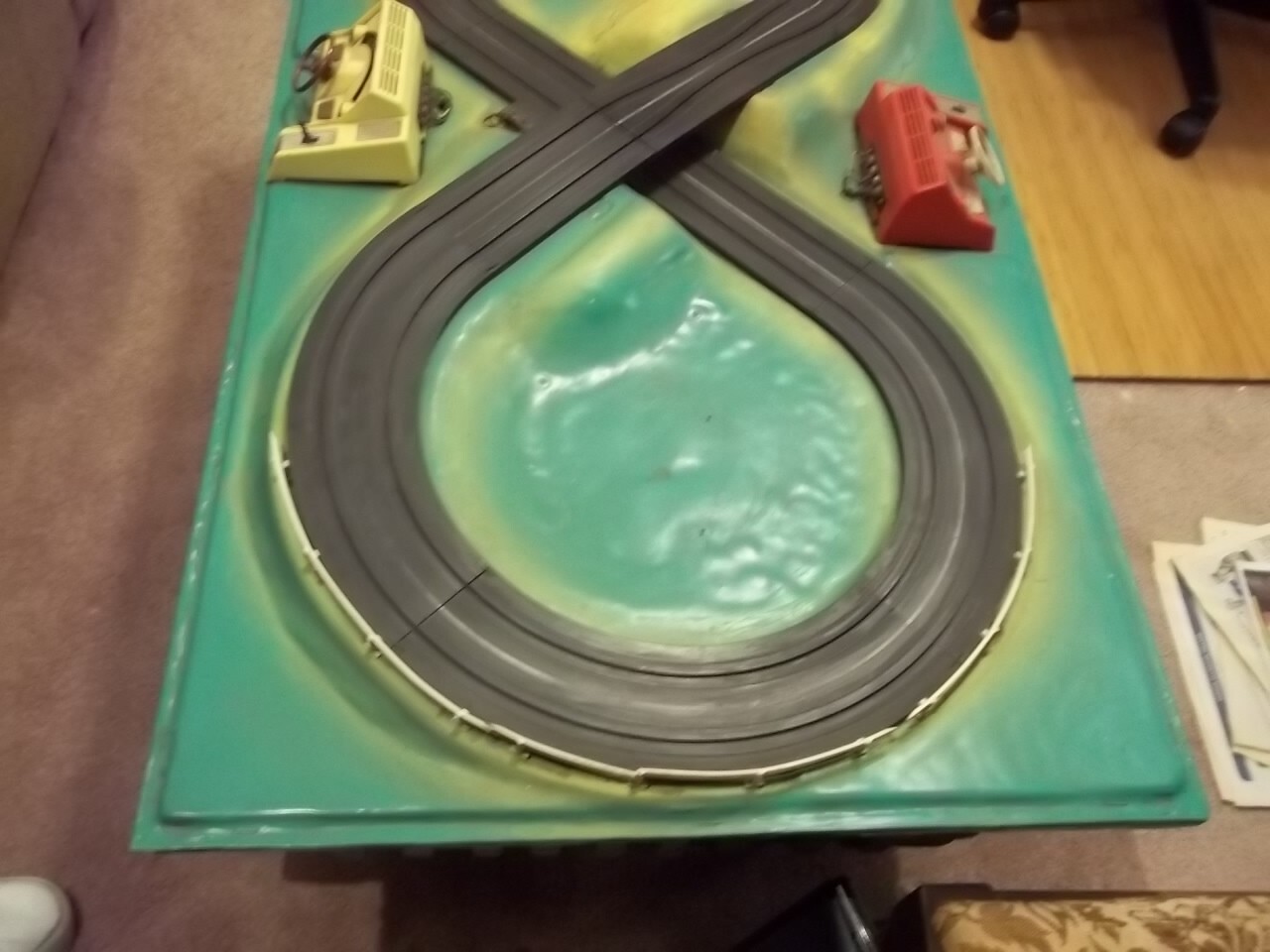 VINTAGE ATLAS SLOT CAR RACETRACK STORE DISPLAY WITH DASHBOARD SPEED