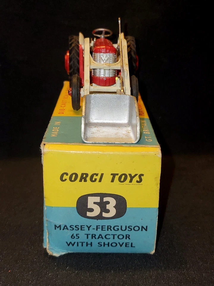 VINTAGE DIECAST MASSEY FERGUSON 65 TRACTOR WITH SHOVEL CORGI TOYS 53 LONDON 1950 - Image 4 of 4