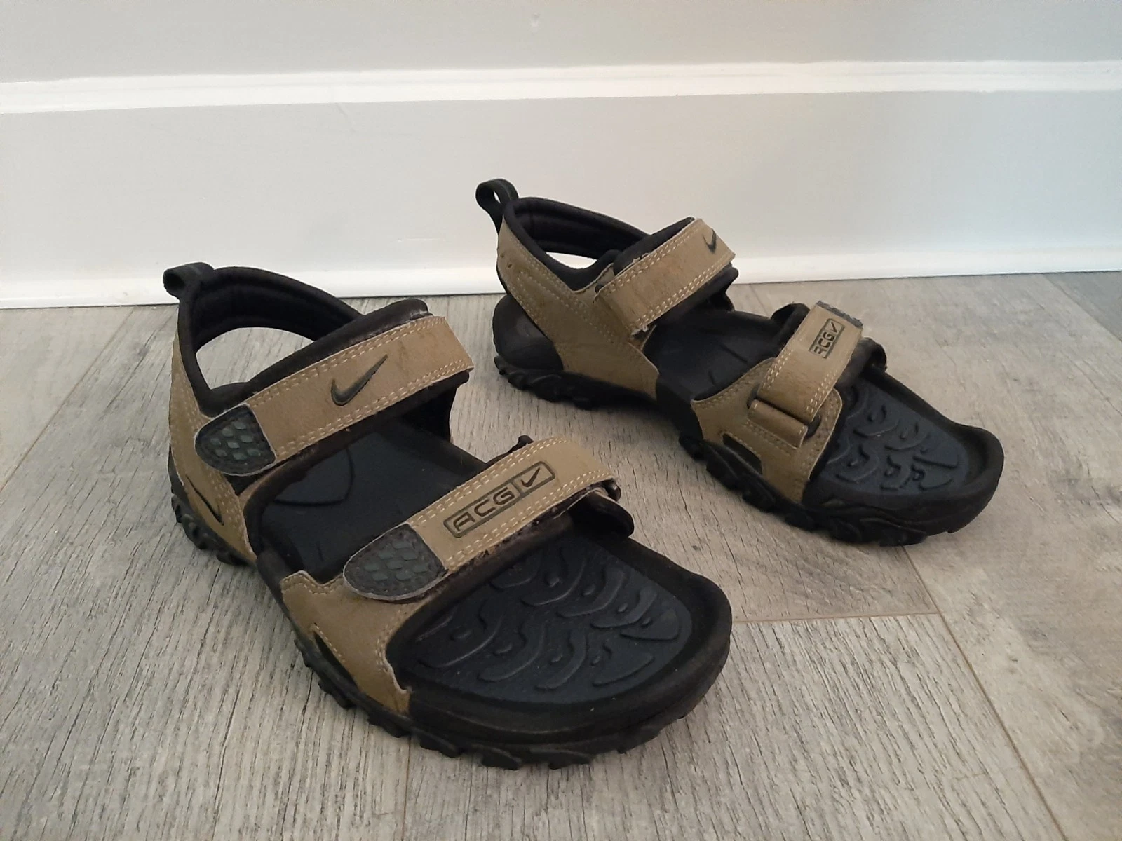 Sandali sportivi Nike ACG in pelle marrone taglia 8