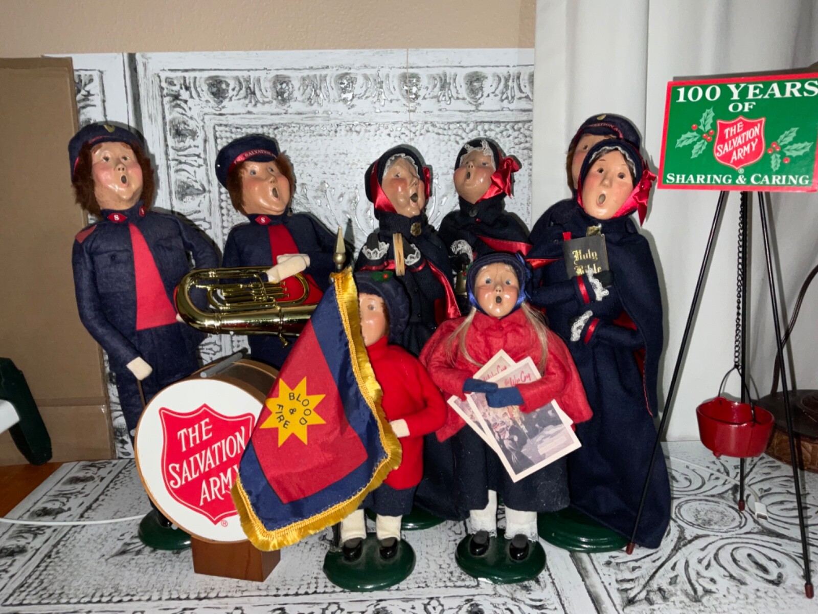 BYERS CHOICE LTD SALVATION ARMY CAROLERS SET OF 10 KETTLE & DRUM