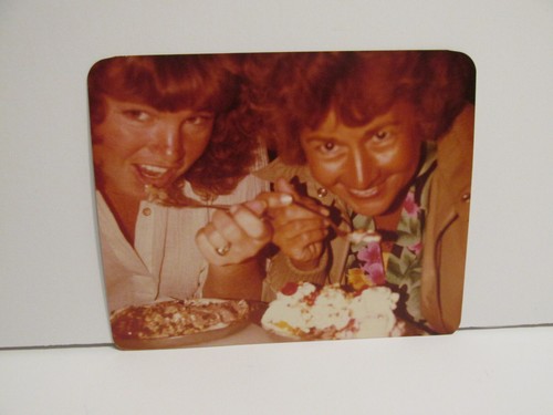 1980S VINTAGE FOUND PHOTOGRAPH COLOR PHOTO ART WOMEN EATING DESSERT CLOSEUP PIC