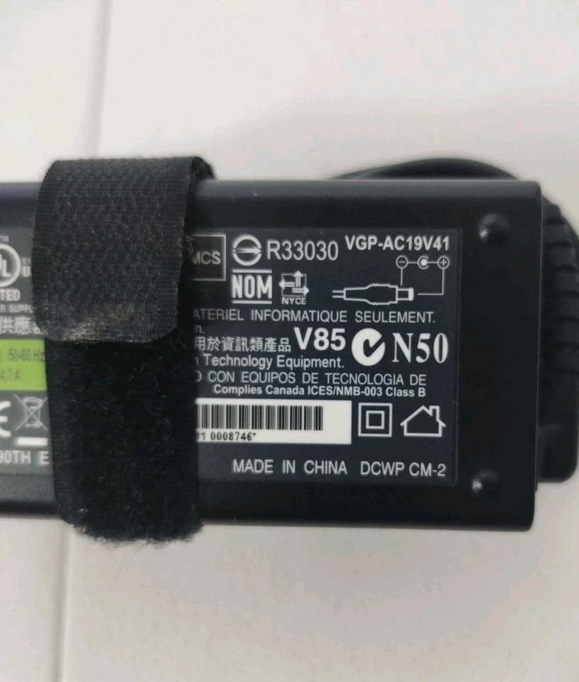Adaptador de cargador de CA genuino para portátil Sony Vaio 19,5 V VGP-AC19V41 Foto 3 de 4