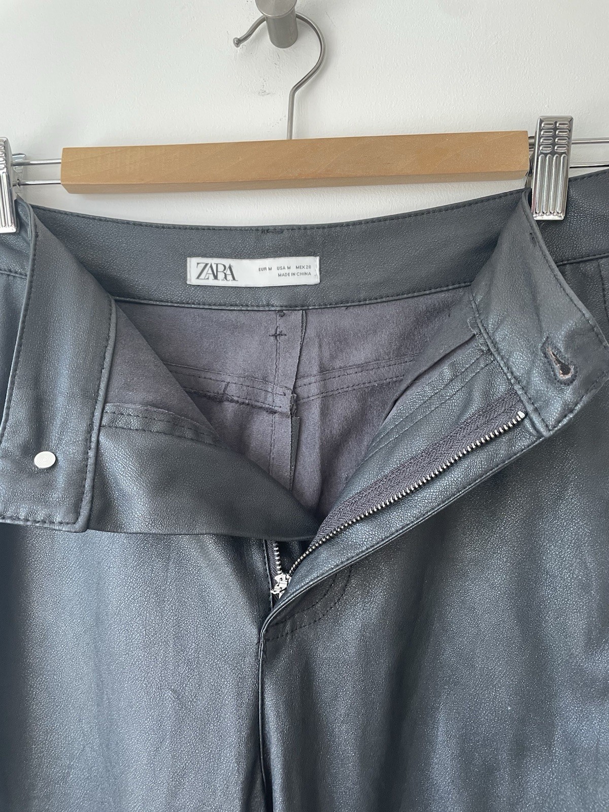 Zara Wet Look High Waisted Cropped Jeans Womens M UK 12 Black Trousers thumbnail 4