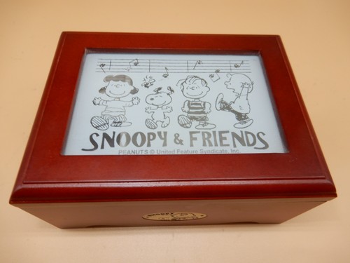 Peanuts Gang SNOOPY wooden Music Jewelry Box "I Believe I Can Fly"