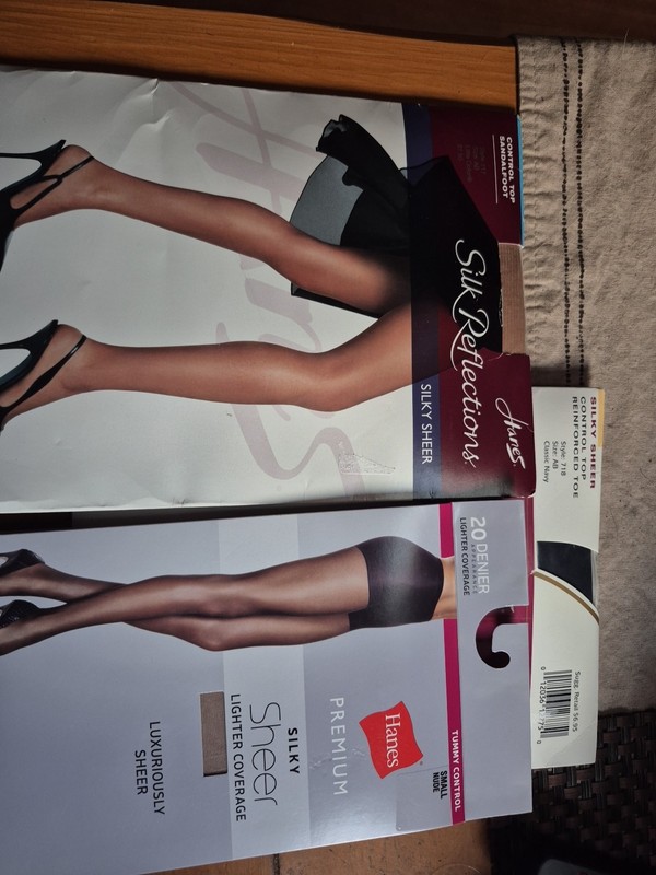 Hanes Silk Reflections 3 Pair Pantyhose Size AB Reinforced Toe