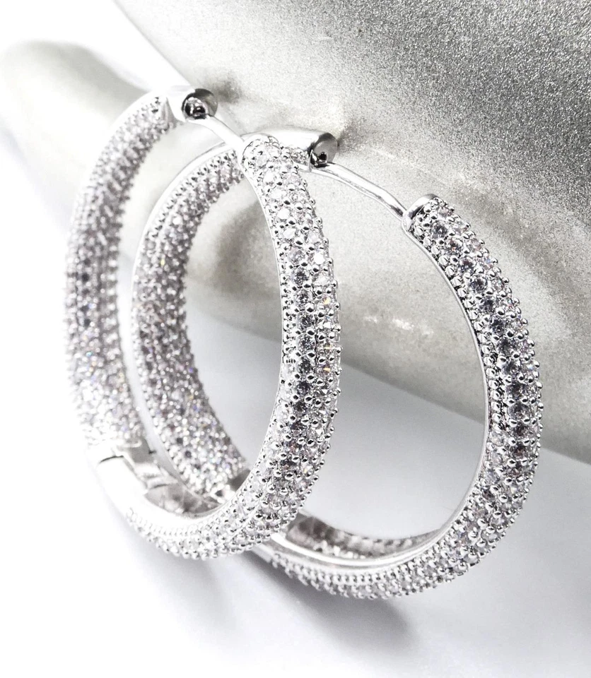 IMPRESIONANTES ARETES TIPO ARGOLLA DE 1,25" ENCHAPADOS EN ORO BLANCO DE 18 QUILATES EN EL INTERIOR EXTERIOR Foto 3 de 4