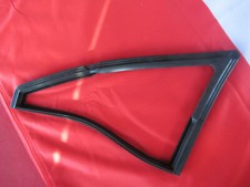 Alfa Romeo Spider Rundheck 1750 Ausstellfenster Dichtung rechts 105035524600/01