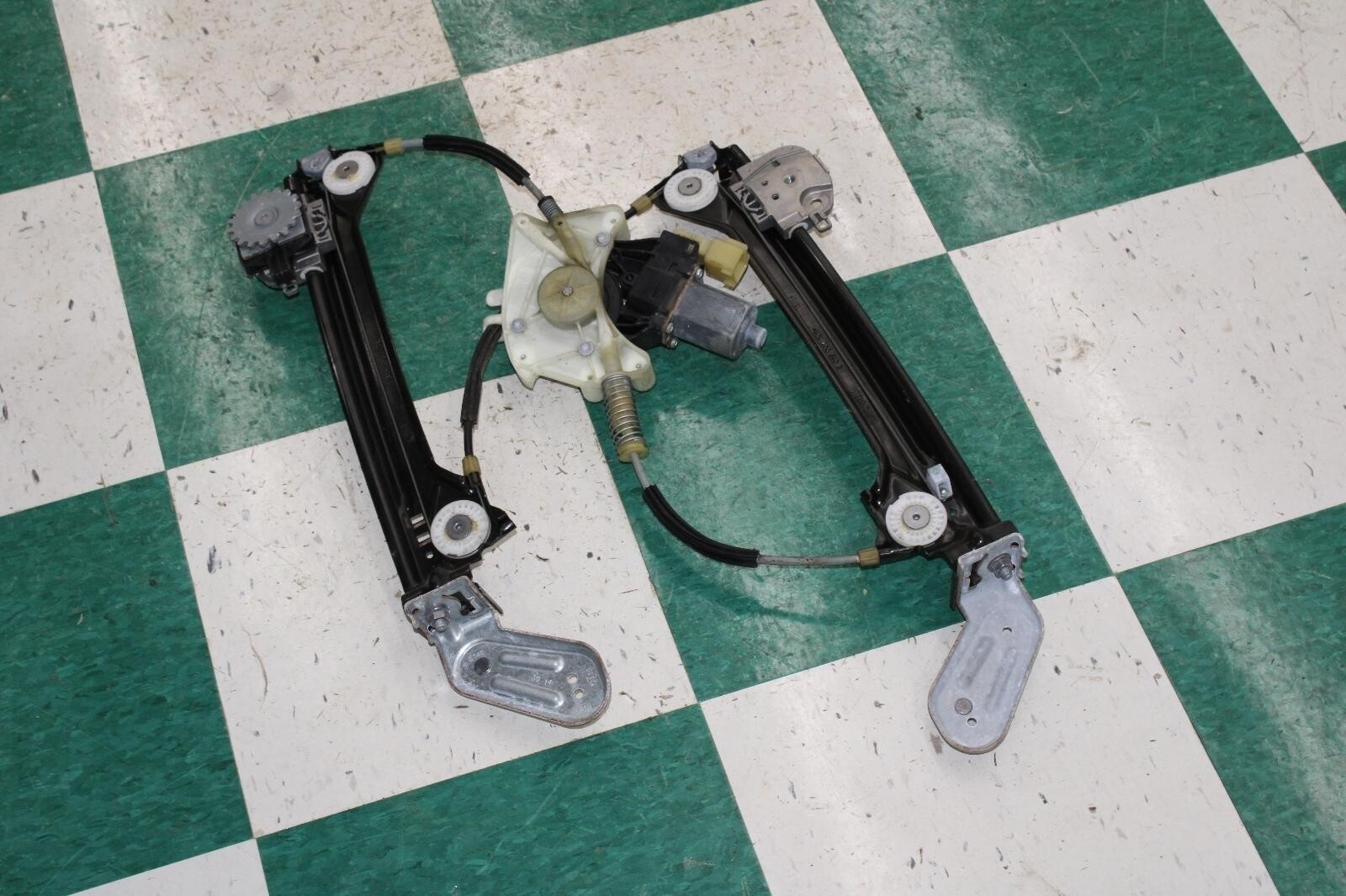 14-17 Ghibli Rear Passenger Side Right RH RR Power Window Glass Regulator OEM OE