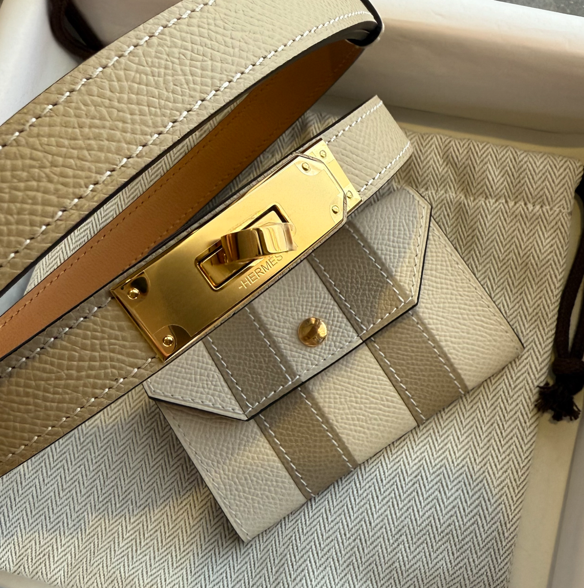 NEW Hermes Kelly Pocket 18 belt Bayadere Trench & Craie Gold GHW